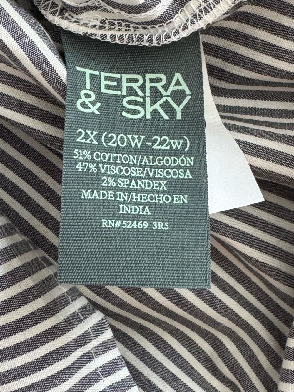 Terra & Sky Women's Plus Size 2X (20W-22W) Oversized Boyfriend Button Down Shirt - Picture 13 of 14